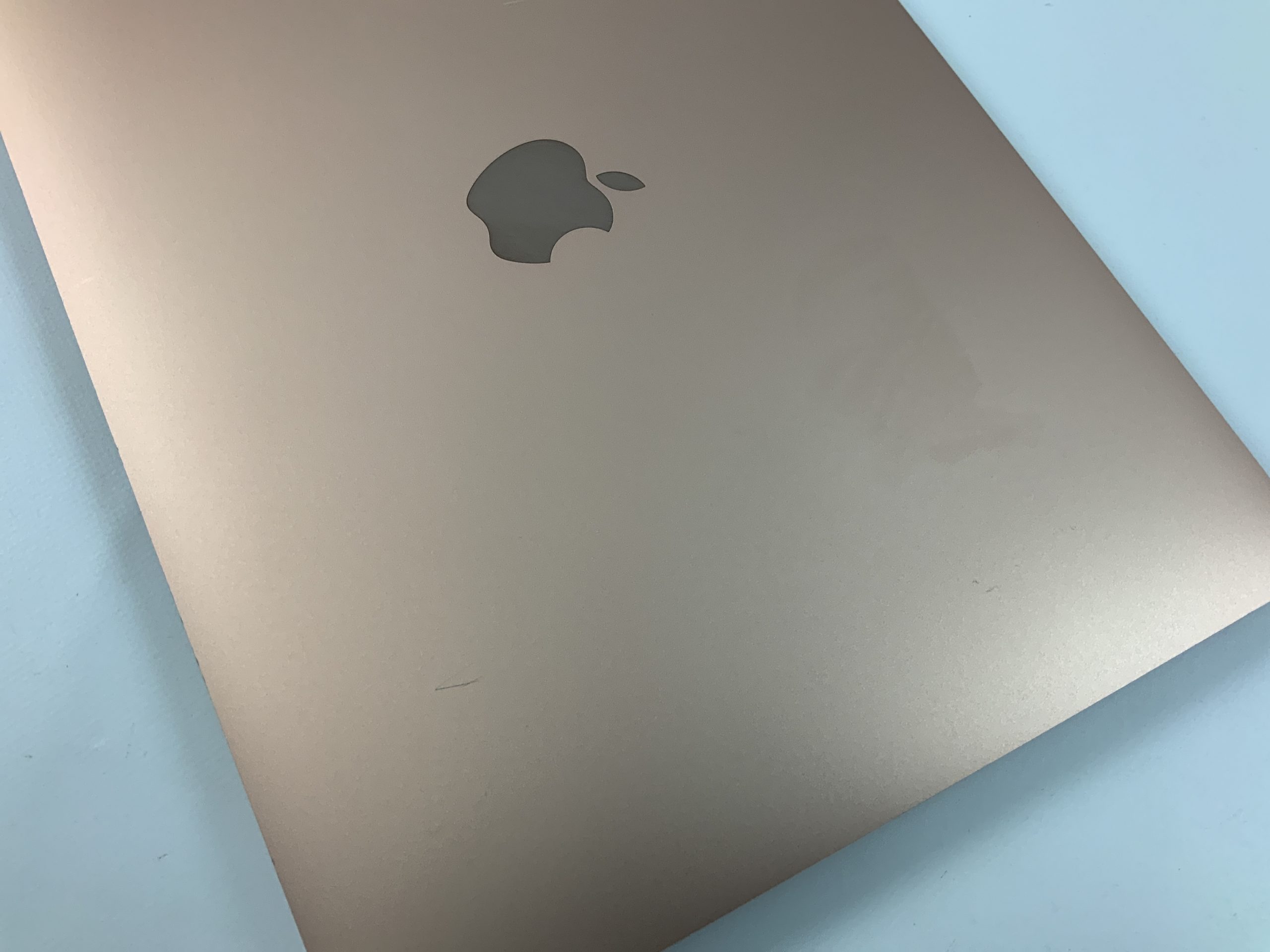 MacBook Air 13" Mid 2019 (Intel Core i5 1.6 GHz 16 GB RAM 256 GB SSD), Gold, Intel Core i5 1.6 GHz, 16 GB RAM, 256 GB SSD, imagen 3